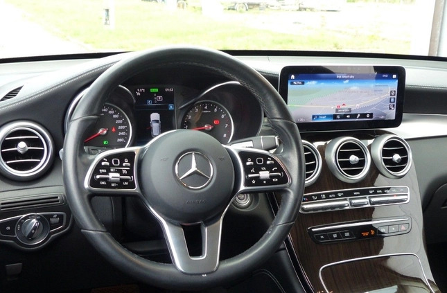 Mercedes-Benz GLC cena 159999 przebieg: 84000, rok produkcji 2019 z Środa Wielkopolska małe 301